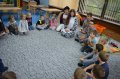 Gimnazjaliści czytają przedszkolakom
